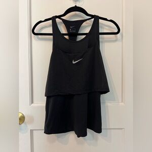 Nike Breathe Tank in Black Size Medium